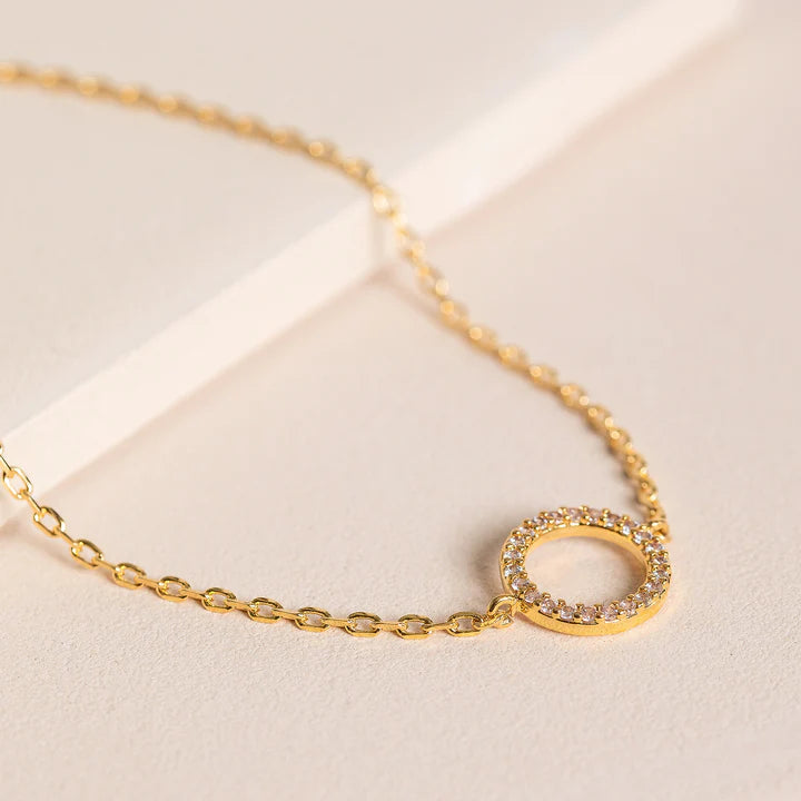 Cubic Zirconia Circle Charm Bracelet in Yellow Gold Close Up