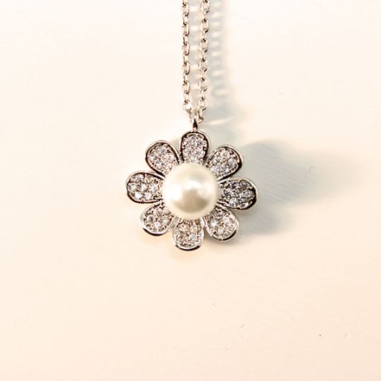 Pearl Daisy Charm Necklace in White Gold Close Up