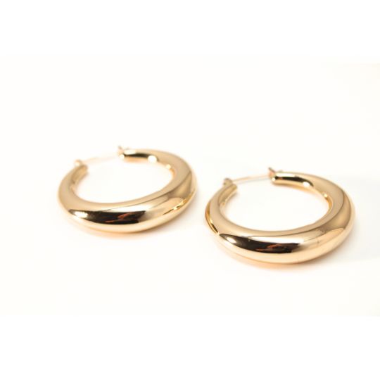 1.5" Gradual Hoop Earring in Yellow Gold Side View