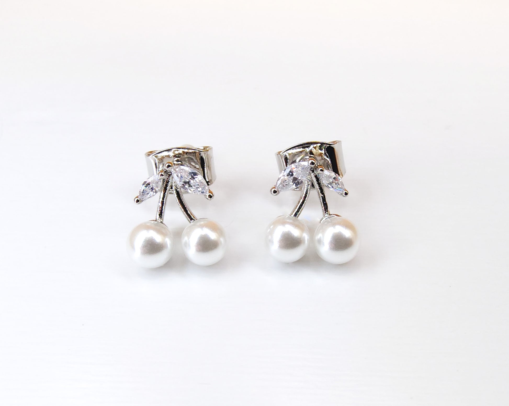 Pearl Cherry Earring