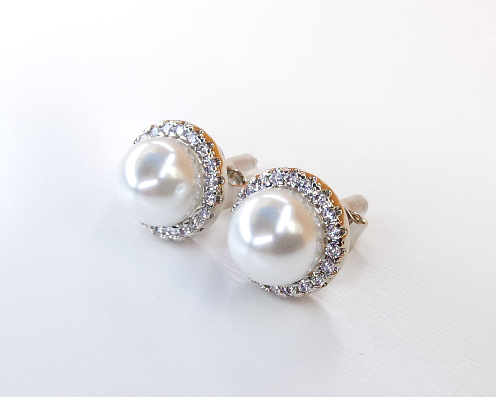 Pearl Halo Earring